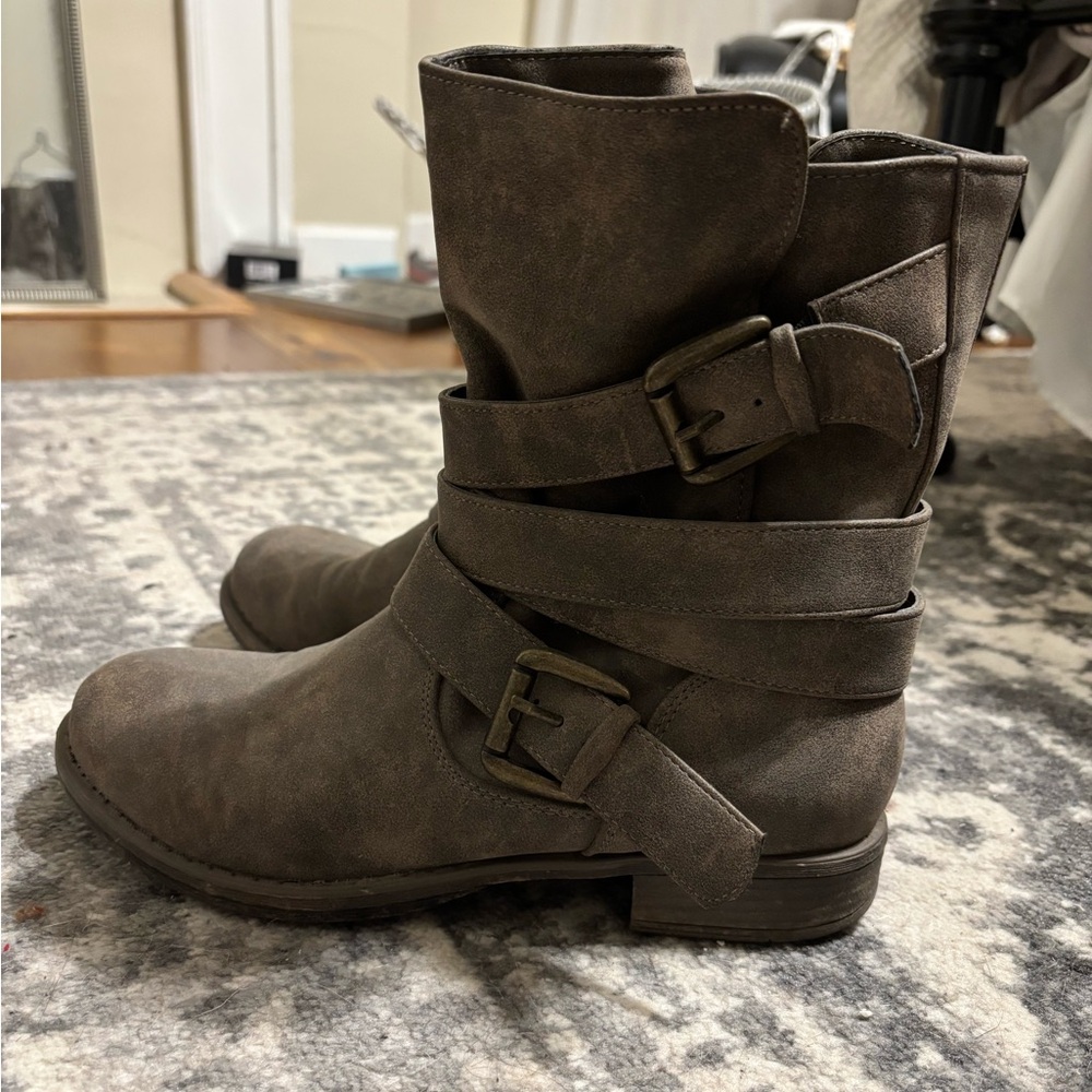 Crown Vintage Boots